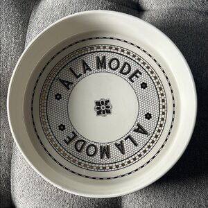 The Bistro Tile Stoneware Pie Dish